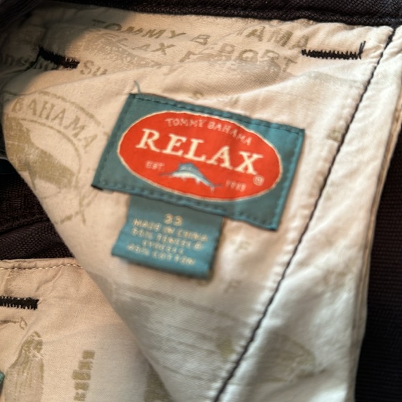 Tommy Bahama Cargo Shorts - Picture 4 of 4